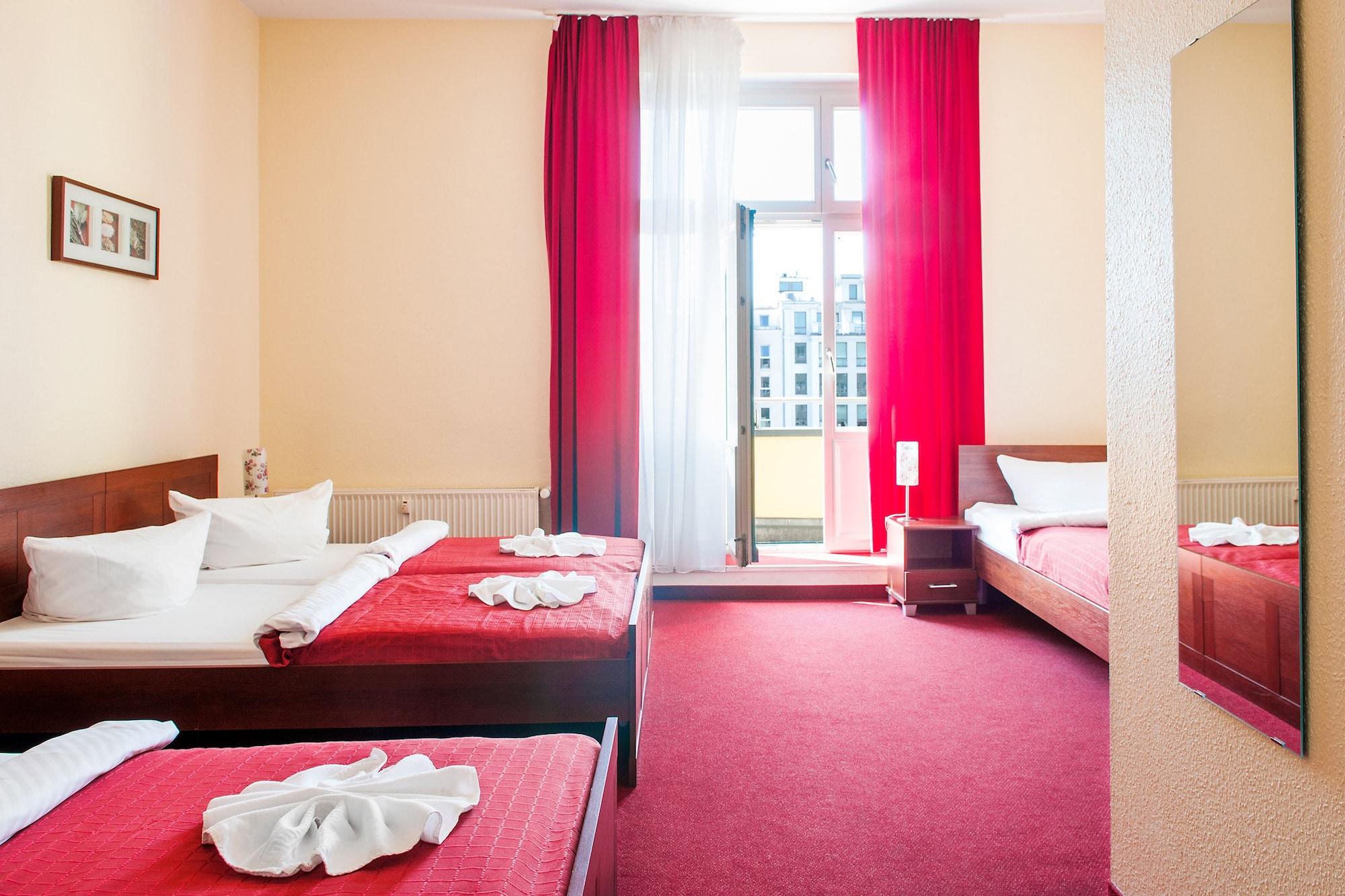 Mikon Eastgate Hotel - City Centre Berlin Dış mekan fotoğraf