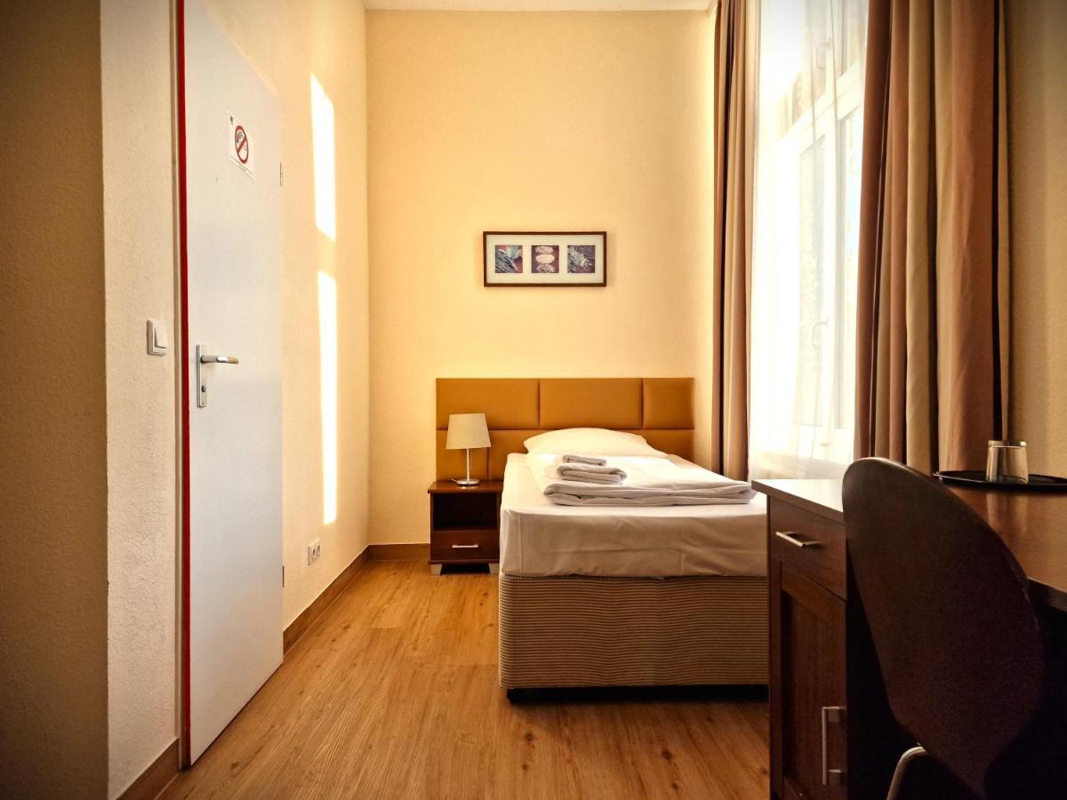 Mikon Eastgate Hotel - City Centre Berlin Dış mekan fotoğraf