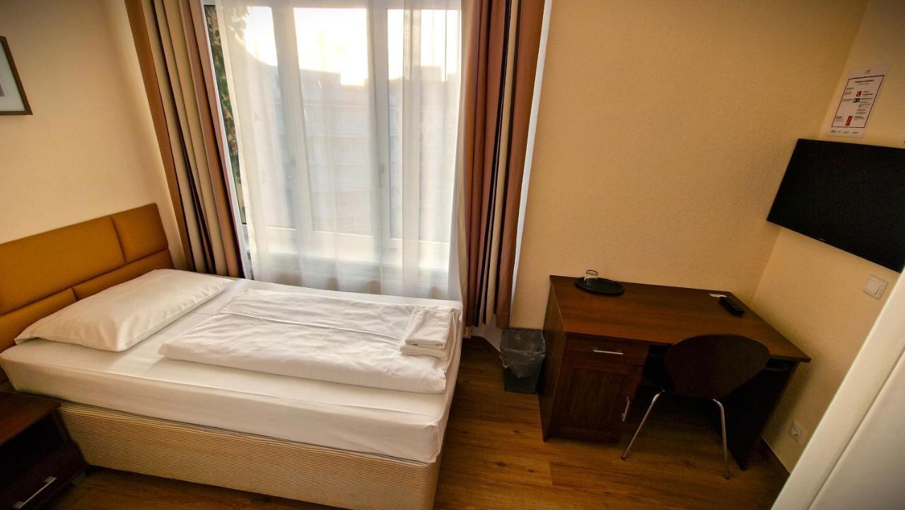 Mikon Eastgate Hotel - City Centre Berlin Dış mekan fotoğraf